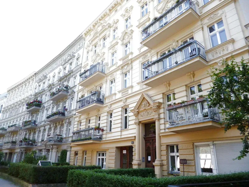 Tolle 2 Zimmer Wohnung im Hinterhaus eines herrschaftlichen Altbaus am Ufer — photo 1